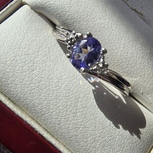 Gorgeous Vintage Tanzanite 10k White Gold Ring